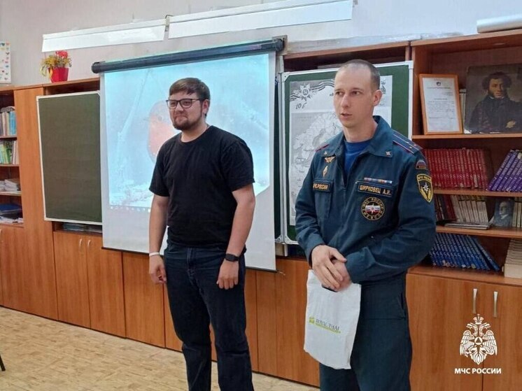 Школьник из Новосибирска получил награду МЧС за помощь в тушении пожара