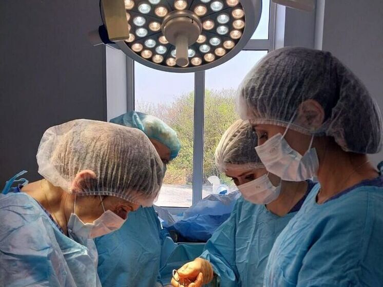 Врачи Владивостока спасли 19-летнюю девушку с гигантской кистой яичника