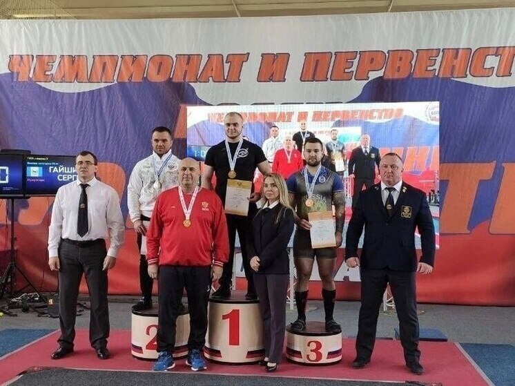 Силач из ЯНАО завоевал бронзу чемпионата РФ по пауэрлифтингу в Москве
