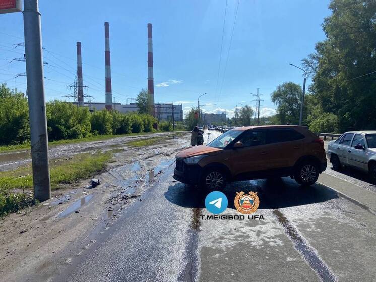 Водитель иномарки протаранил столб в Уфе