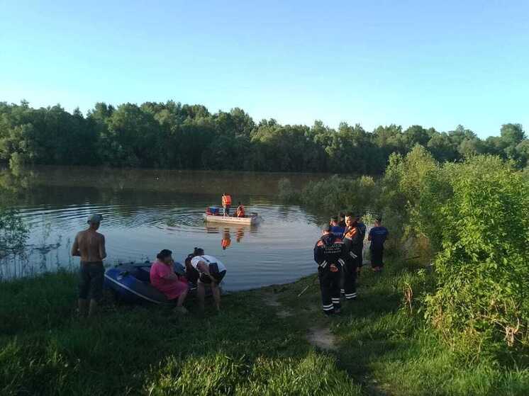 В пригороде Барнаула мужчина выпал из лодки и утонул в Оби