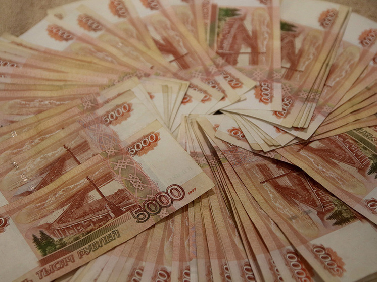 Курьера мошенников, вынудивших москвичку продать свою квартиру, задержали столичные оперативники в Санкт-Петербурге
