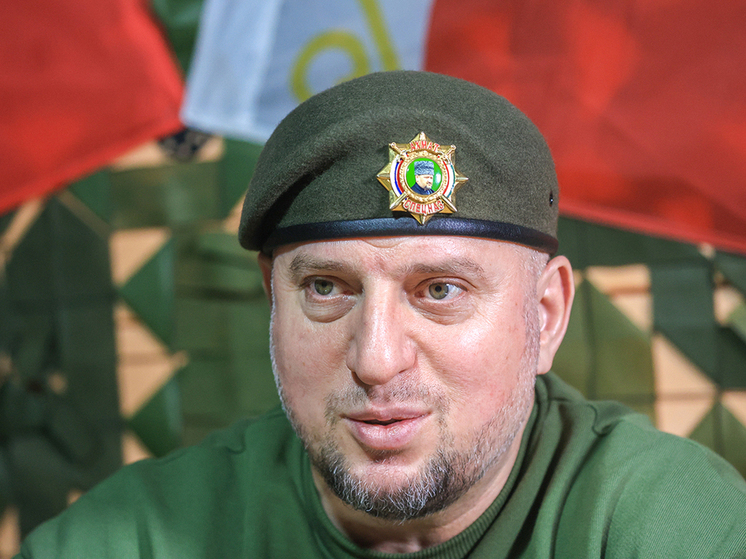 Командующий спецподразделением "Ахмат" и заместитель руководителя Главного военно-политического управления Минобороны РФ генерал-лейтенант Апти Алаудинов в беседе с РИА Новости дал понять, что бойцы его формирования принципиально не берут в плен иностранных боевиков, воюющих за ВСУ