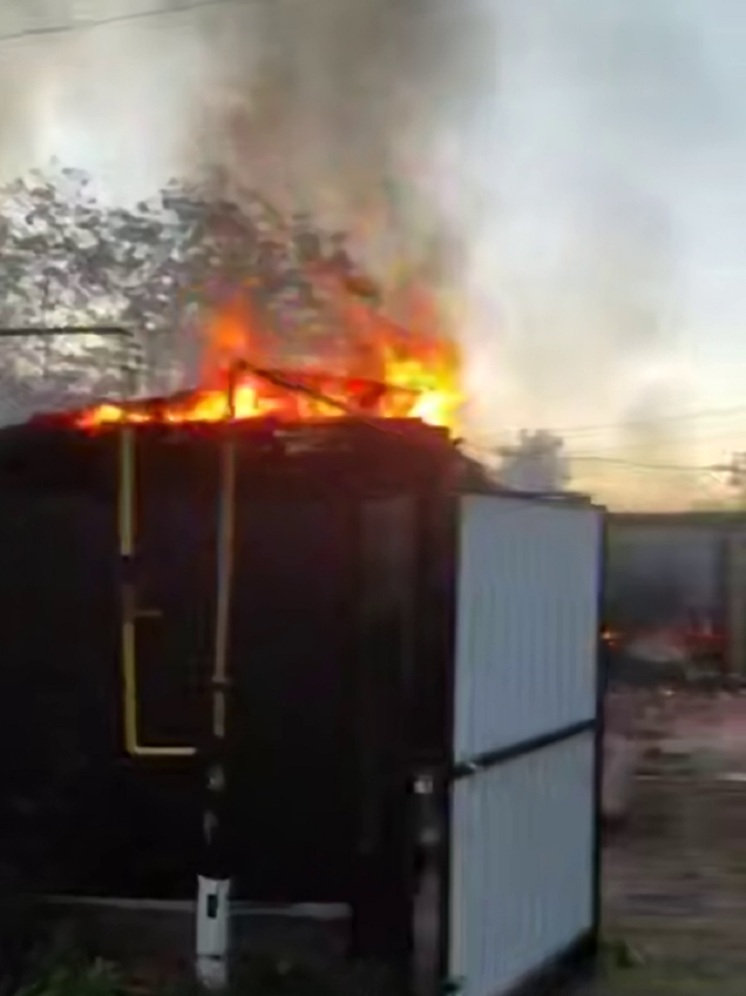 В Донецке из-за атаки ВСУ загорелся частный дом