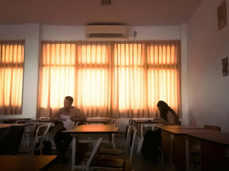 Школьники ЛНР приступили к сдаче ЕГЭ