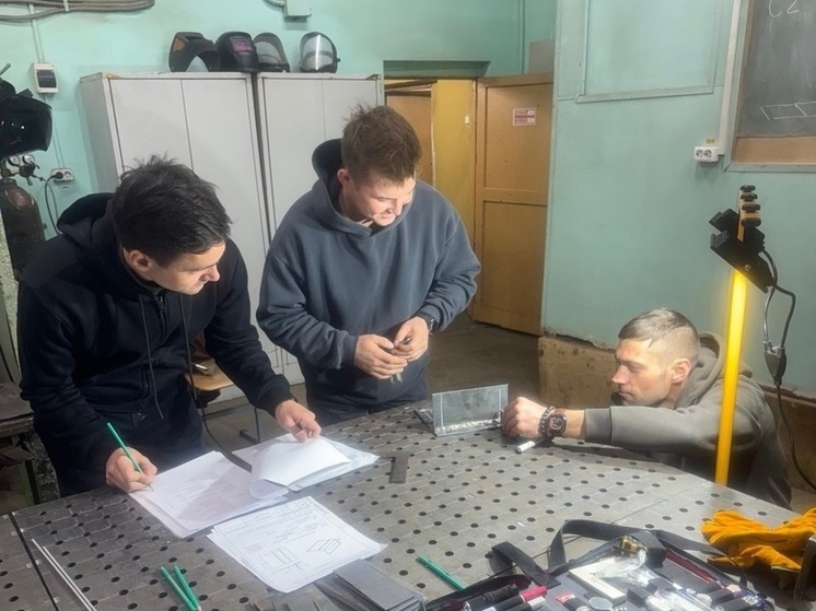 Студенту Серпуховского колледжа вручили сварочный аппарат
