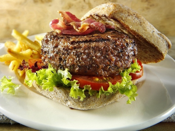 Эндокринолог Павлова: чрезмерное употребление жирной пищи опасно для иммунитета