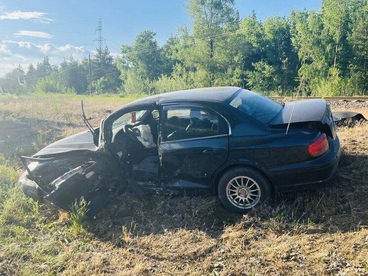 В воронежской Россоши водитель иномарки врезался в дерево и погиб
