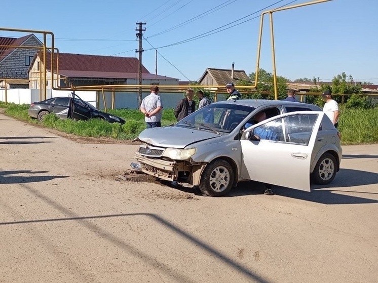 Легковушки Hyundai и FAW столкнулись в Самарской области утром 23 мая