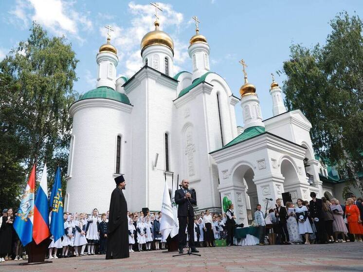 Федорищев поздравил в Тольятти гимназию во имя Всех Русских Святых с 30-летием