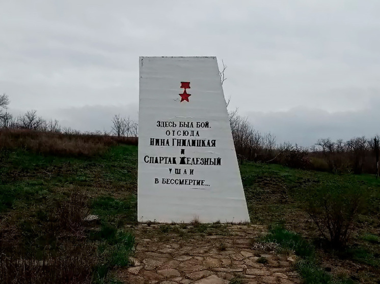 Воронежские активисты помогли восстановить мемориал на донецком направлении