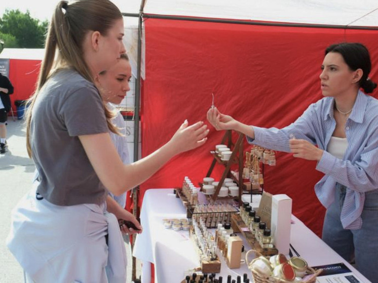 Ко Дню предпринимателей в Новосибирске состоялась выставка местных производителей