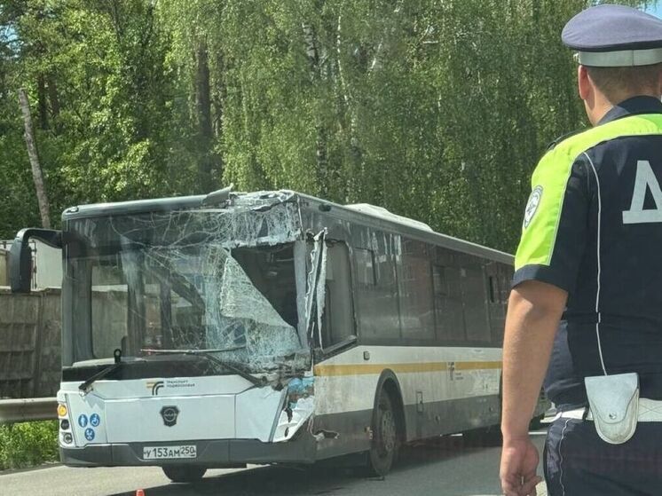 Автобус с пассажирами попал в ДТП на Балашихинском шоссе