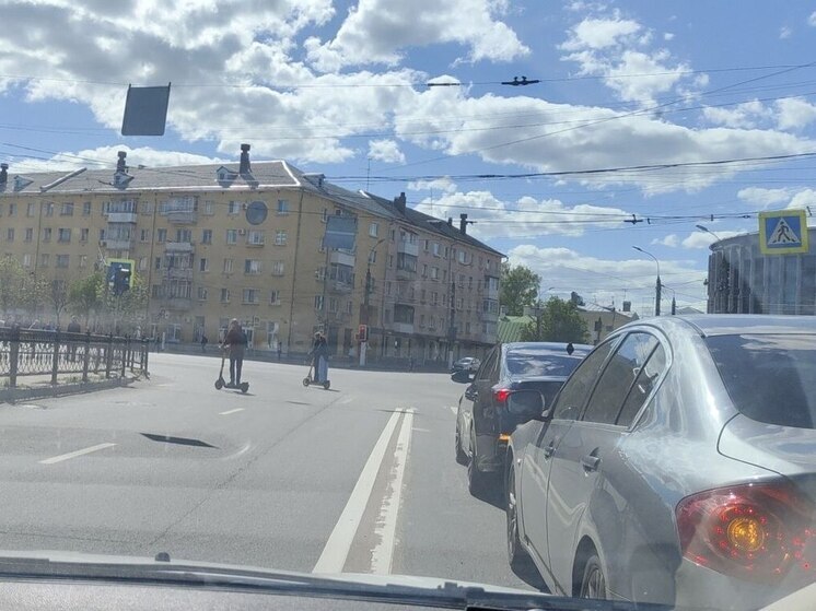 В Твери автоинспекторы ловили подростков-нарушителей на электросамокатах