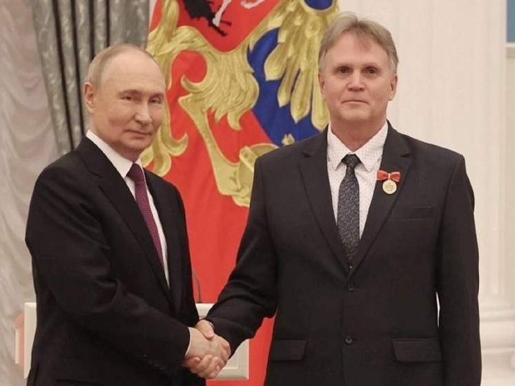 Директор костромской школы получил из рук Путина награду