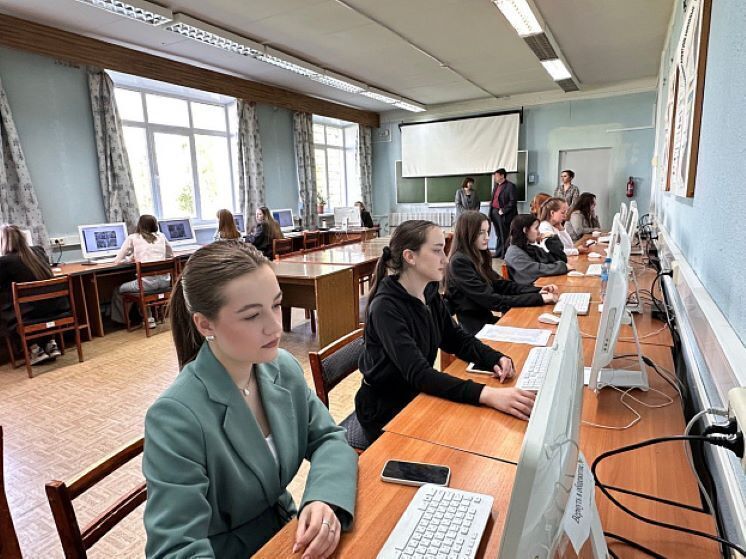 Кировские студенты следят за ЕГЭ в онлайн-режиме из ситуационного центра