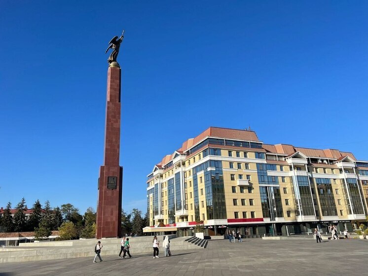 При поддержке нацпроектов России на Ставрополье уже построено 285 объектов. Из них 92 появились в прошлом году и за первые месяцы 2025-го. Среди них – девять поликлиник, восемь больниц, 23 фельдшерско-акушерских пункта, 18 врачебных амбулаторий, пять домов культуры, два детских сада с ясельными группами, пять школ, музей, дворец спорта, музыкальная школа и школа искусств.