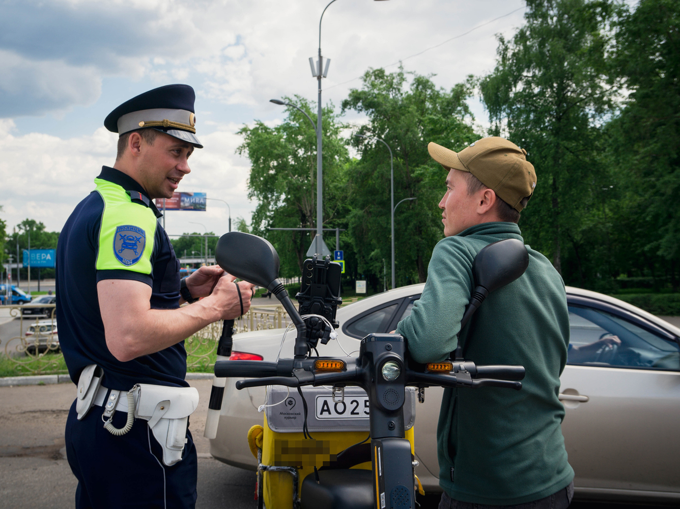 В Москве проверили, как велокурьеры соблюдают правила дорожного движения: фоторепортаж