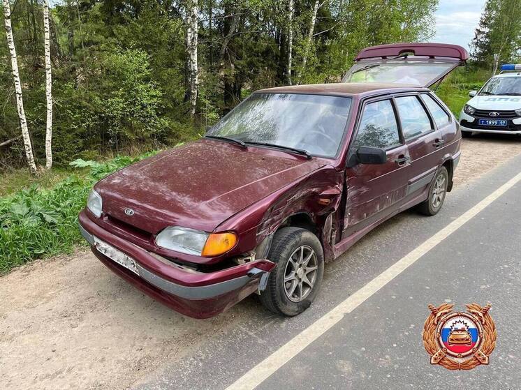 Женщина пострадала в столкновении двух автомобилей в Тверской области