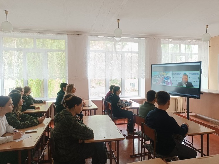 Финансисты Калмыкии провели урок для школьников ЛНР