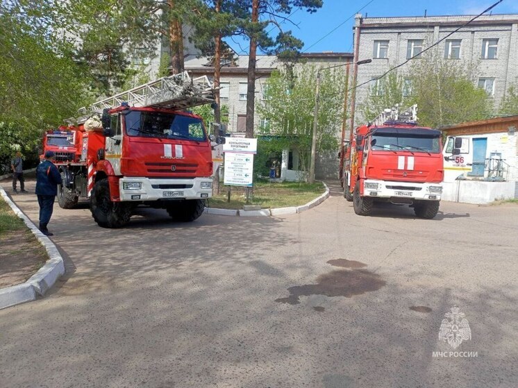В Улан-Удэ эвакуировались более 130 человек из задымленной больницы