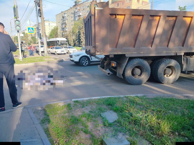 КамАЗ насмерть сбил женщину в центре Сормова
