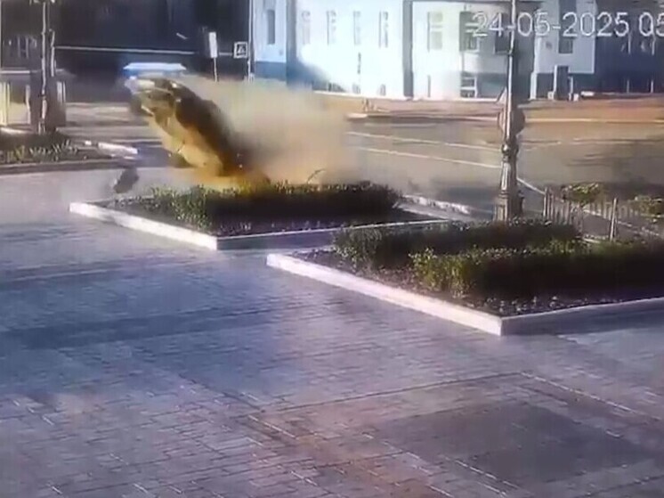 Автомобиль BMW влетел на площадь Ленина в Хабаровске