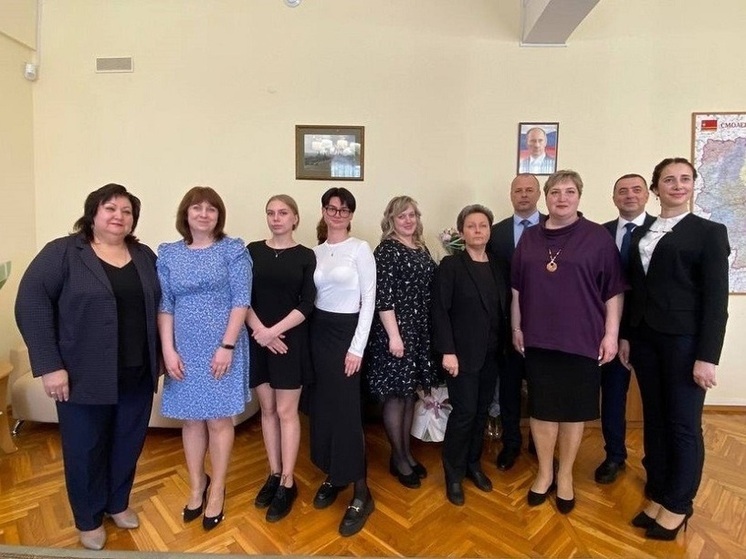 Восемь смоленских медработников стали участниками программ «Земский доктор» и «Земский фельдшер»