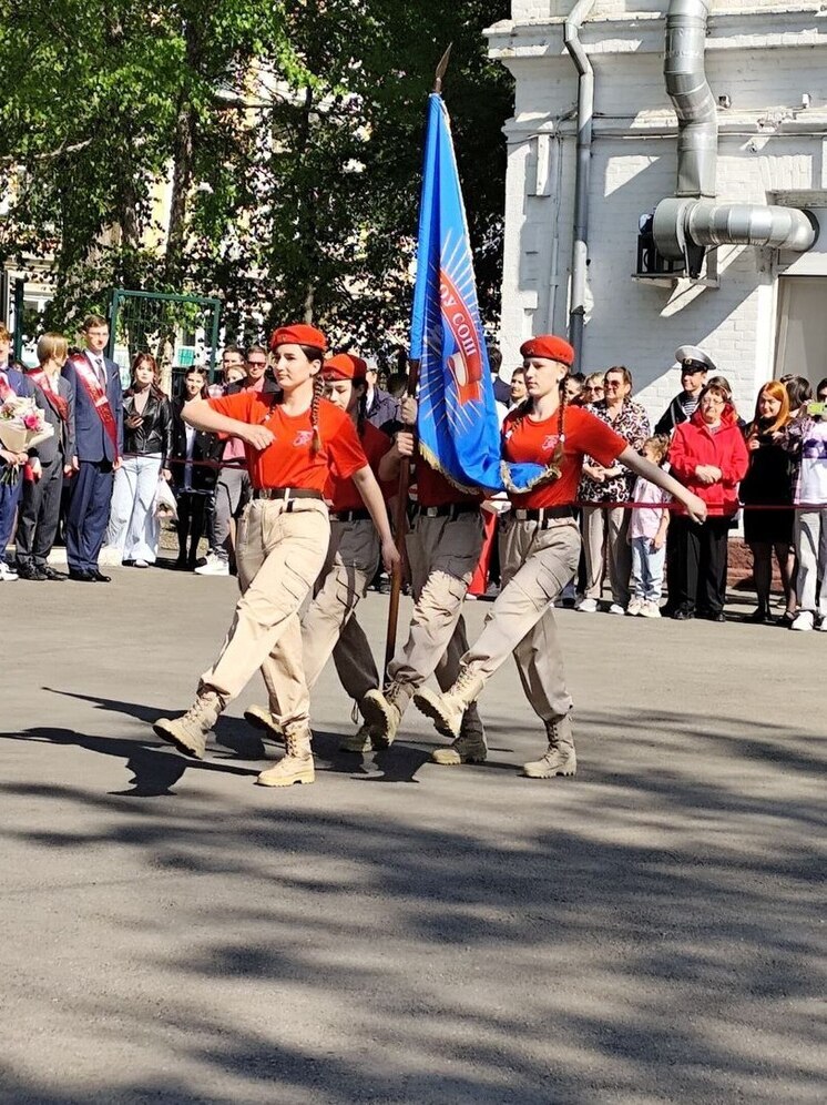 Последний звонок прозвенел для выпускников школ Уссурийска