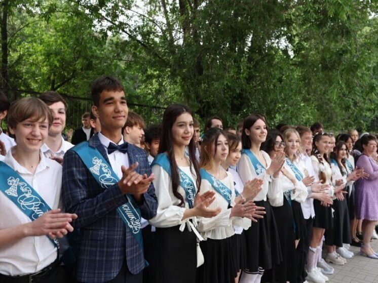 В Астраханской области 16 тысяч выпускников вступают во взрослую жизнь