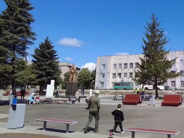 В Снежном завершается первый этап реконструкции площади Ленина