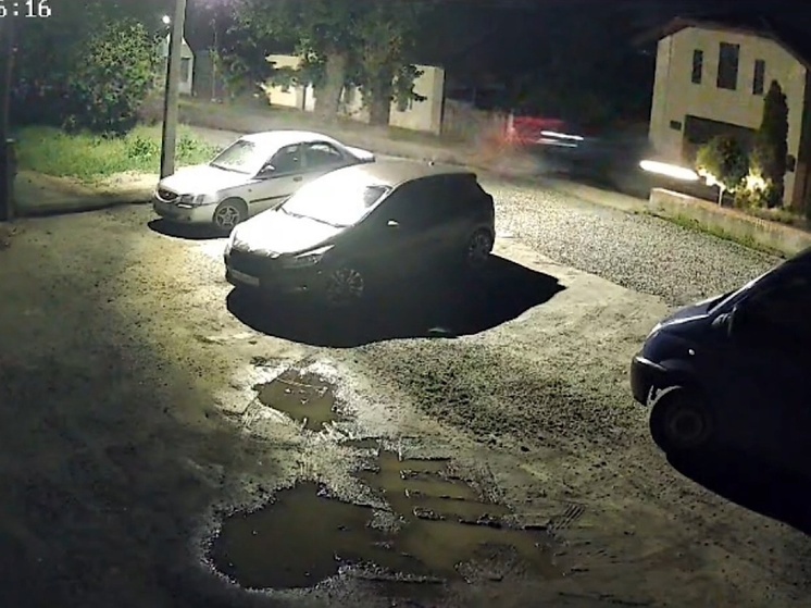 В Красном Сулине неизвестный на скорости врезался в частный дом