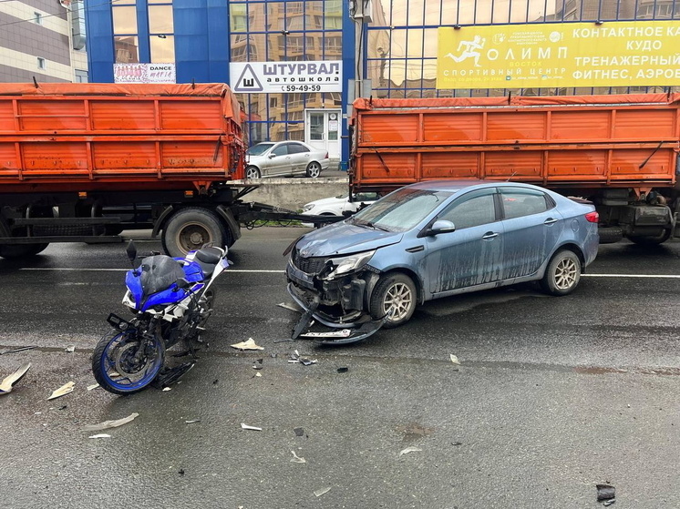 Легковушка отправила в больницу мотоциклиста в Томске