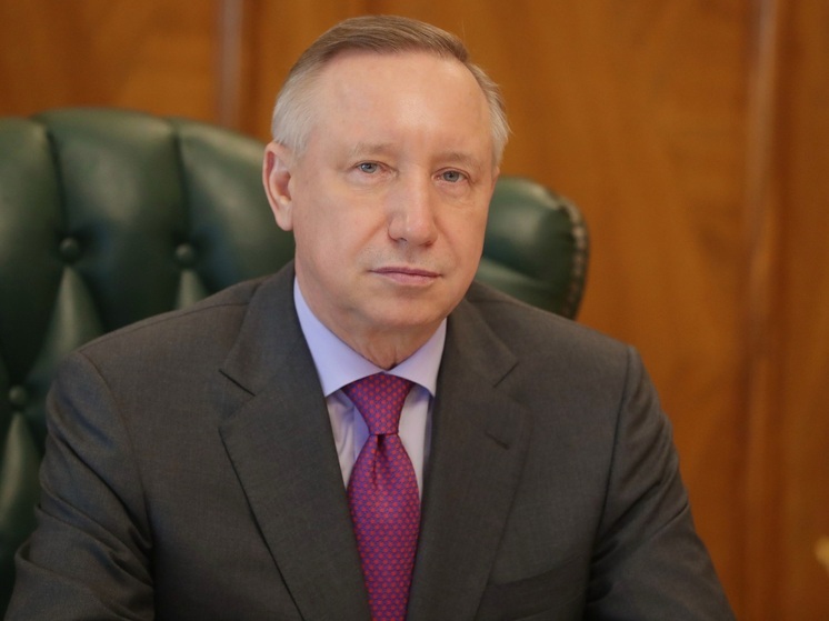 Губернатор Беглов поздравил выпускников Петербурга с последним звонком