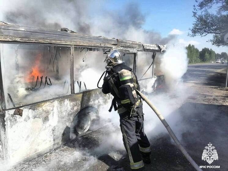 Под Тверью полностью выгорел пассажирский автобус