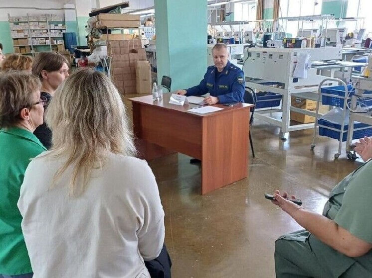  Областной прокурор встретился с жителями поселка Холуй