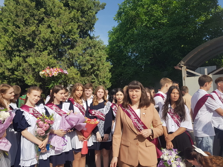 Последний звонок прозвенел в Краснодаре для 8 000 одиннадцатиклассников и 20 000 девятиклассников