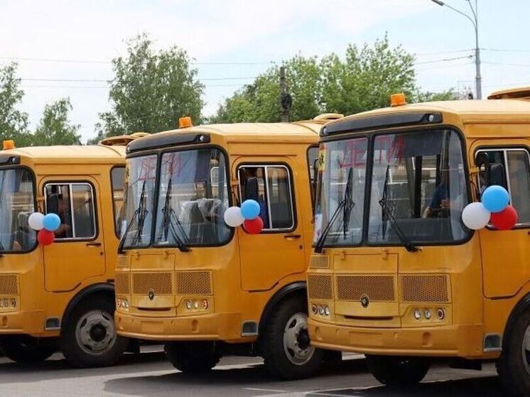 В районы Алтайского края отправили новые школьные автобусы
