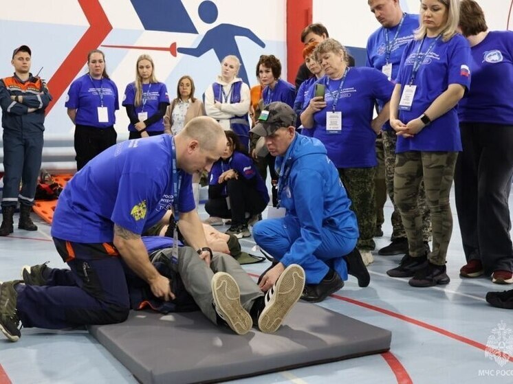 Хакасские волонтеры уехали в Тюмень за опытом эмчеэсников