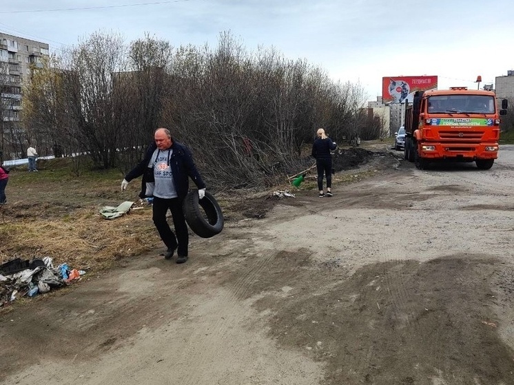 Сотрудники Минтранса и Мурманскавтодора присоединились к всероссийскому субботнику