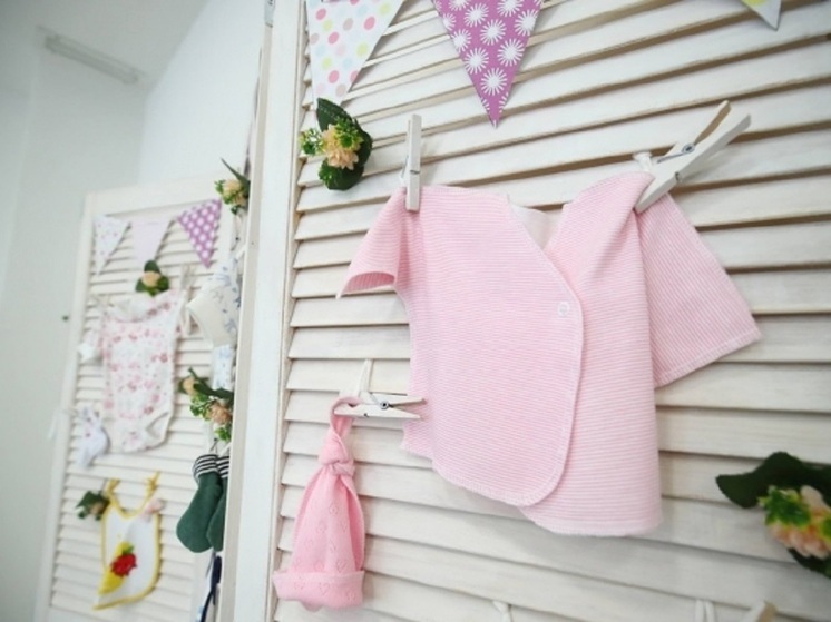 Волгоградские полицейские объяснили, как обезопасить ребенка от падения из окна