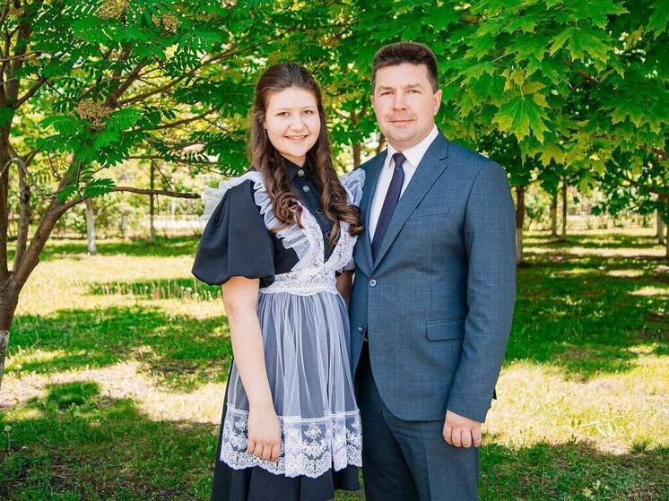 Мэр Липецка поздравил с последним звонком дочку Настю и всех выпускников