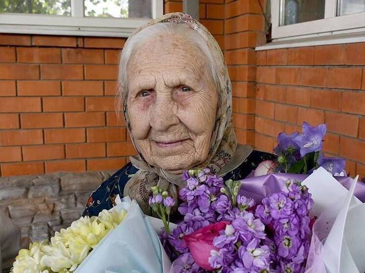 Вениамин Кондратьев поздравил белореченского ветерана со 101-летием