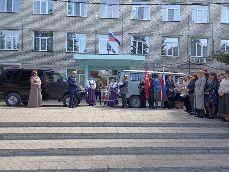 Чикояне передали два автомобиля бойцам спецоперации из Забайкалья