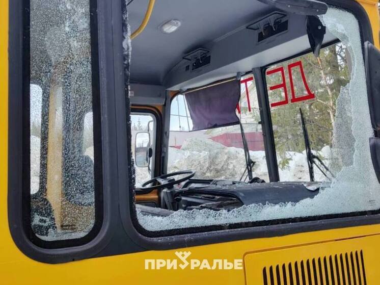 Юные вандалы разбили школьный автобус, играя в ДТП в Аксарке