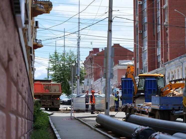 В центре Саратова меняют водопровод