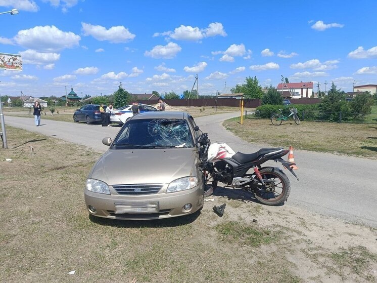 Под Липецком случилось ДТП с участием юных автоледи и мотоциклиста