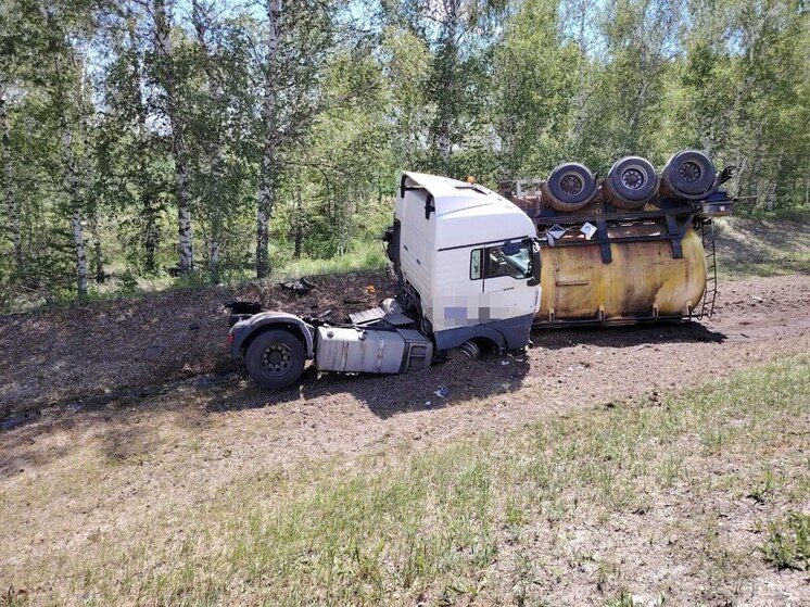 Авария в Вольском районе: произошёл разлив соляной кислоты