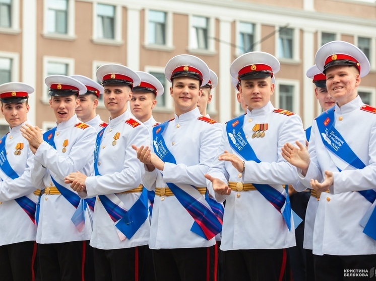 Из Тверского суворовского военного училища выпустились 66 человек