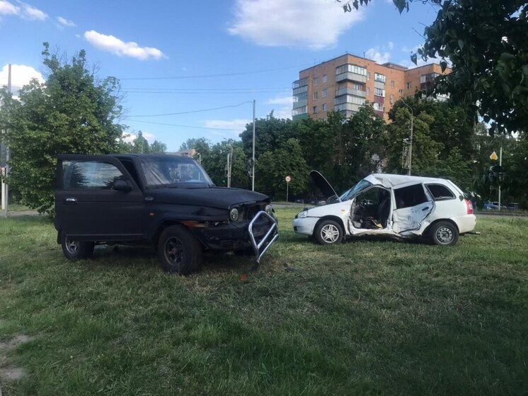 В Курске водитель легковушки покалечился в ДТП